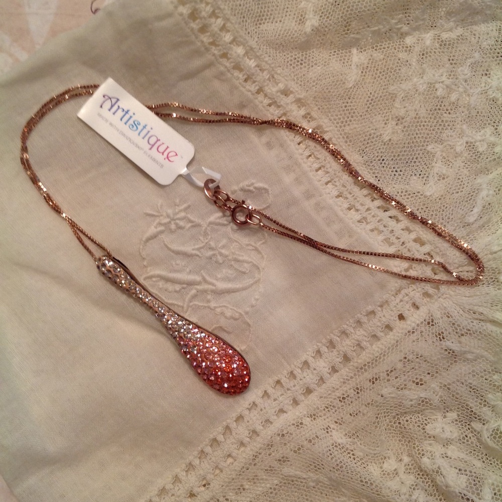 Ombré Teardrop Pendant Necklace